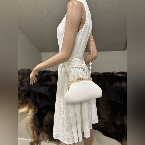 White Premium Pebble Leather Handmade Kisslock Clutch Bag, Multi Use Style - Picture 8 of 13